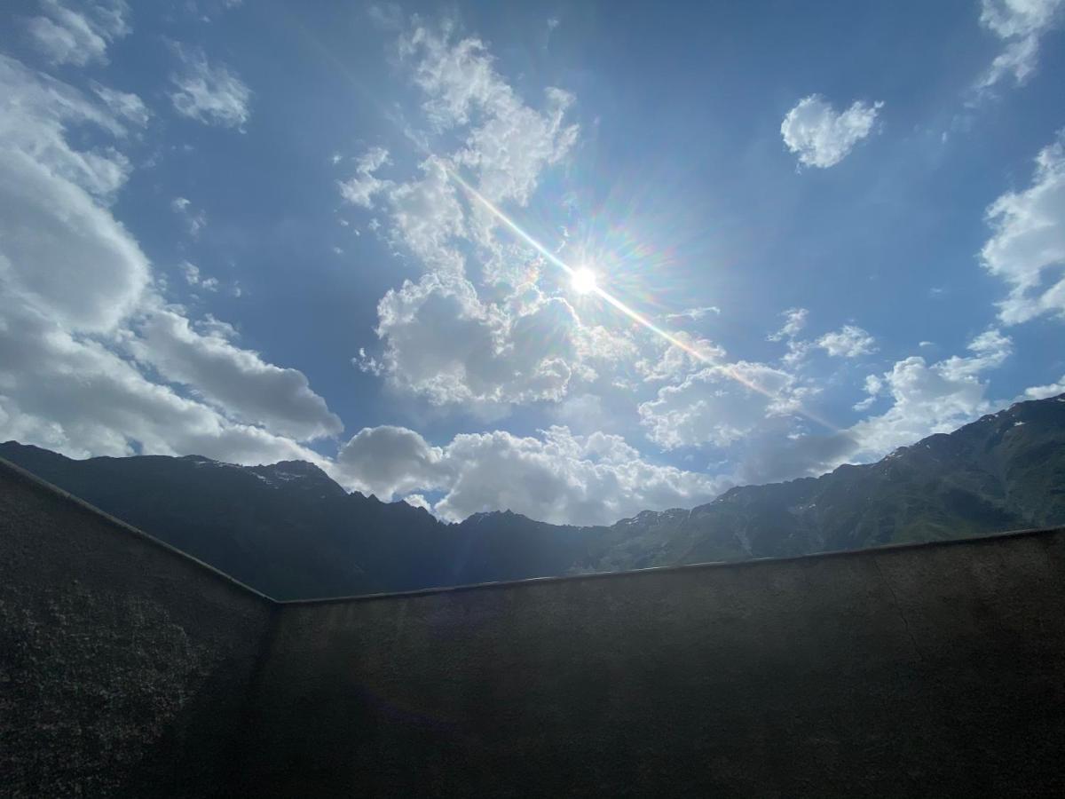 Uptown Boutique Kazbegi Hotel Buitenkant foto