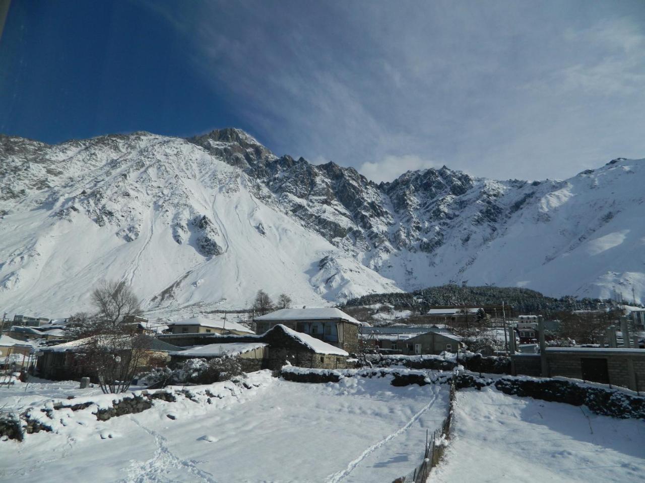 Uptown Boutique Kazbegi Hotel Buitenkant foto
